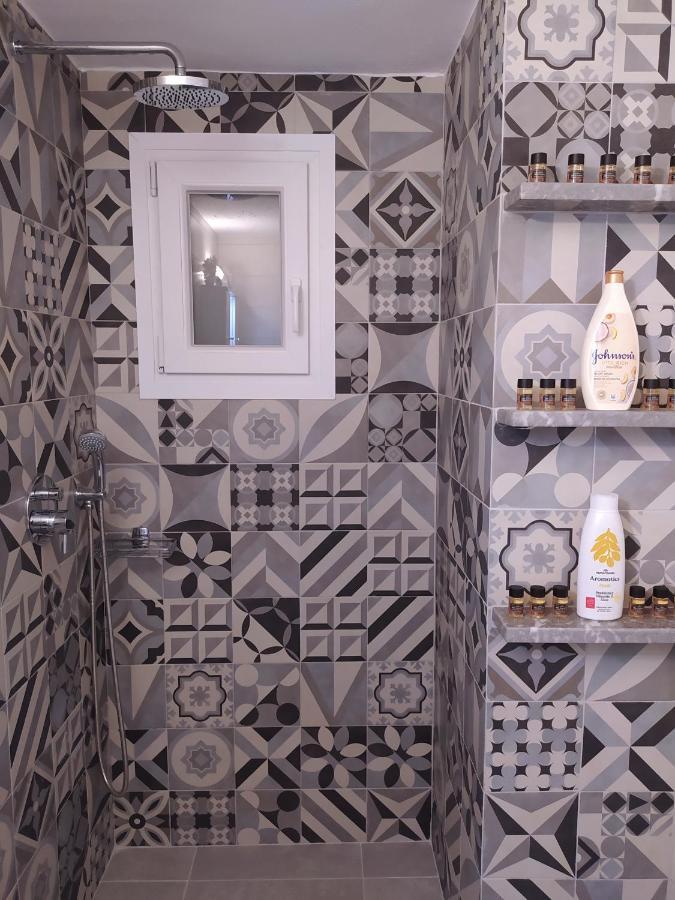 Mentoras' Complex Apartment Emporio  Luaran gambar