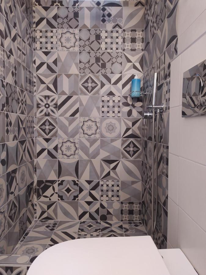 Mentoras' Complex Apartment Emporio  Luaran gambar