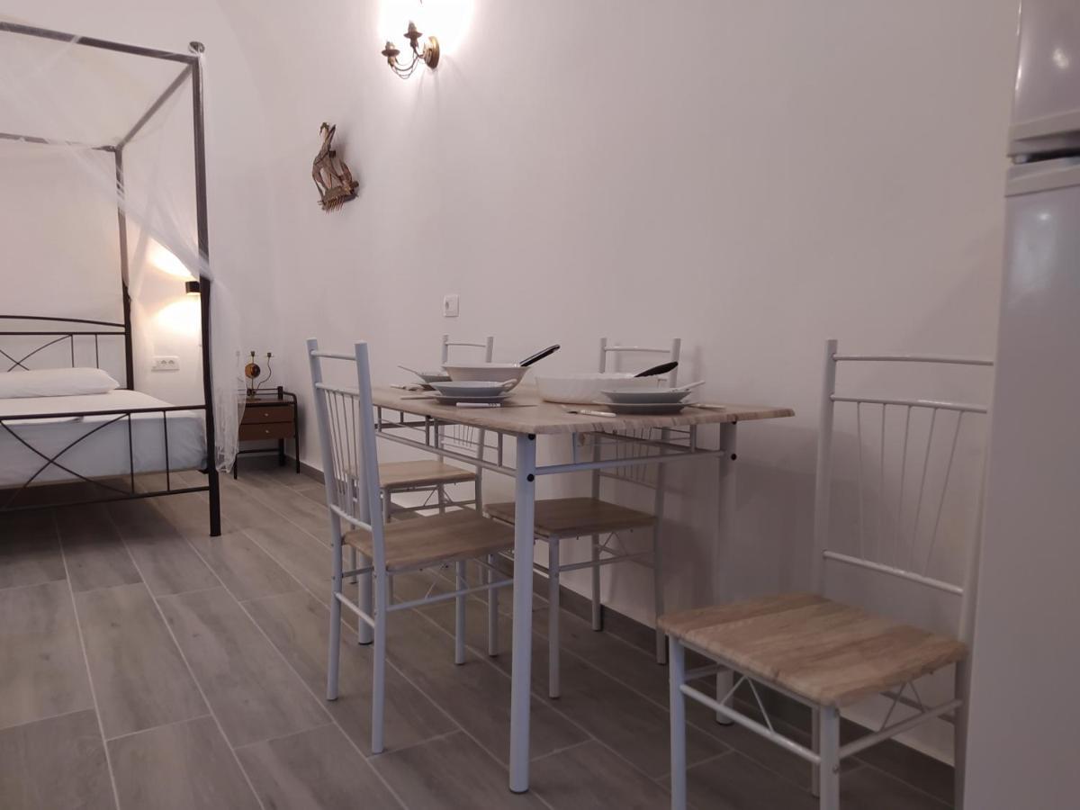 Mentoras' Complex Apartment Emporio  Luaran gambar